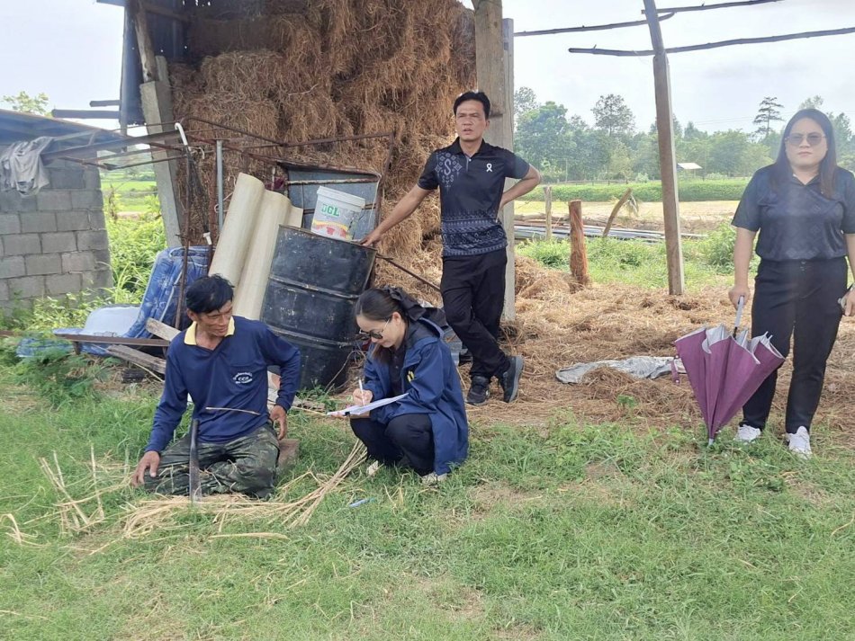 ลงพื้นที่สำรวจข้อเท็จจริงตามคำร้องน้ำท่วมขังส่งกลิ่นเหม็น บ้านบุมะเขือ ม.12 และลงพื้นที่สำรวจข้อมูลพร้อมให้คำแนะนำในการขอรับใบอนุญาต ประกอบกิจการที่เป็นอันตรายต่อสุขภาพ (เตาหลอมทอง) จำนวน 2 แห่ง 
