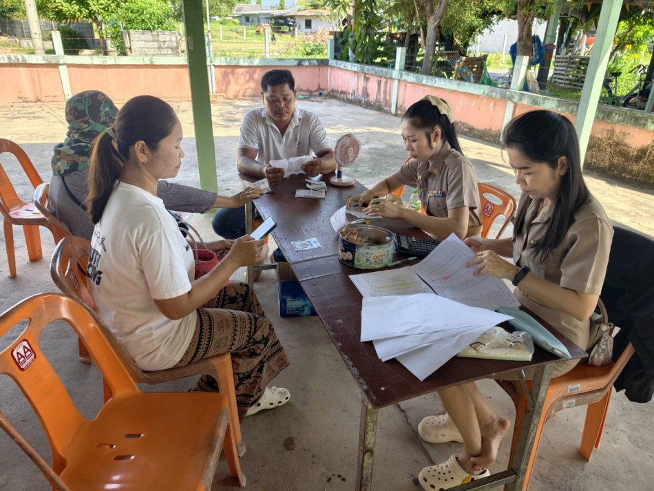 ลงพื้นที่ออกให้บริการรับชำระค่าน้ำประปาและจัดเก็บภาษี ค่าธรรมเนียมนอกสถานที่ บ้านเหล่าล้อ หมู่ที่ 7 